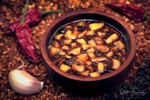 Salsa de miel, mostaza y ajos caramelizados