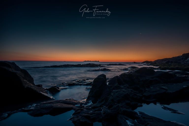Atardecer en el Río de La Plata durante la Hora Azul - Colonia del Sacramento, UY