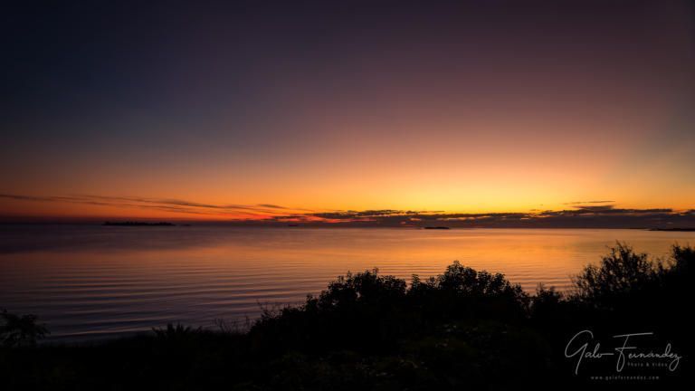 Atardecer frente al río en Colonia del Sacramento - UY